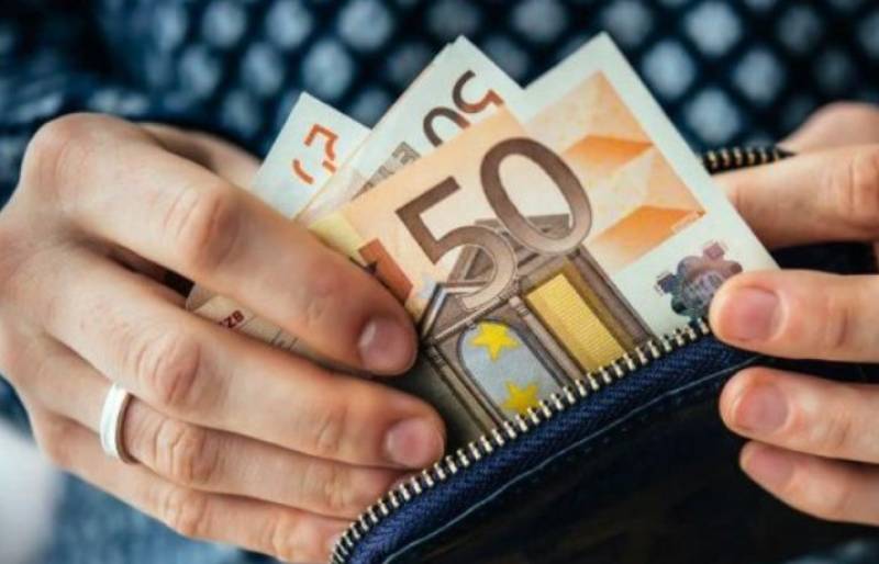 Κατώτατος μισθός: Πόσο και πότε αυξάνεται (Βίντεο)