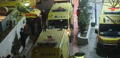 Κορονοϊός: Μάχη σε εφημερία - Ουρά με ασθενοφόρα έξω από το νοσοκομείο Ευαγγελισμός