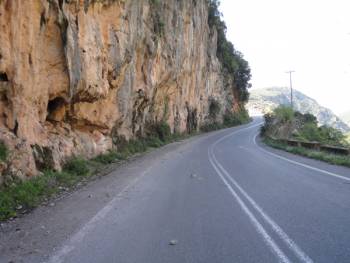"Εβρεξε" πέτρες στην εθνική Καλαμάτα - Σπάρτη