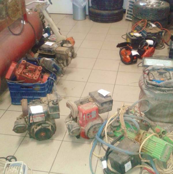 &quot;Μπούκαραν&quot; και σε αποθήκες κλέβοντας μηχανήματα και εργαλεία οι ζωοκλέφτες