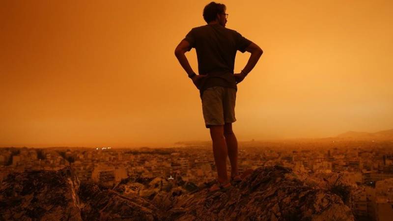 Τι είναι οι τροπικές νύχτες που επιβαρύνουν τον ανθρώπινο οργανισμό - Καθηγητής μιλά για τον καύσωνα και τις υψηλές θερμοκρασίες