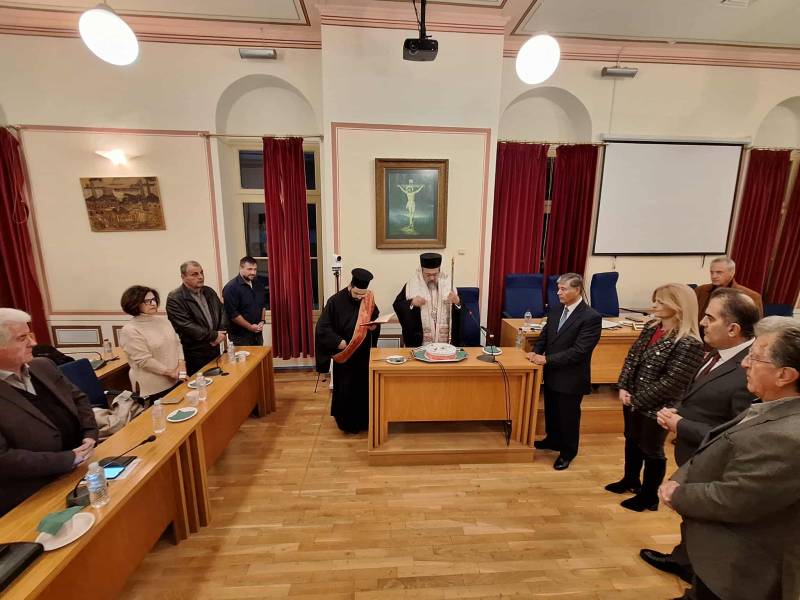 Ευχές και μηνύματα για το 2026 στην κοπή βασιλόπιτας του Δημοτικού Συμβουλίου Καλαμάτας