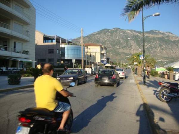 "Διαβούλευση" για Ναυαρίνου χωρίς δημότες!