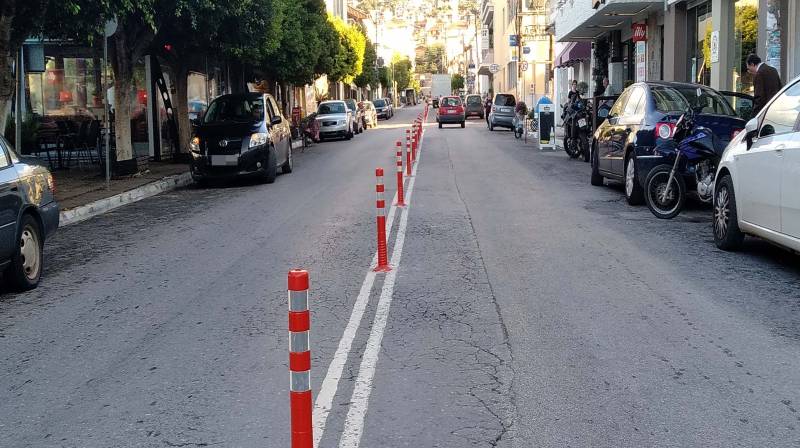 Κολονάκια κατά διπλοπαρκαρίσματος στην Κυπαρισσία