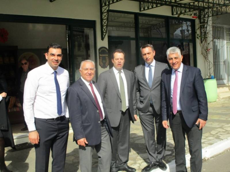 Μπροστά από τον φούρνο