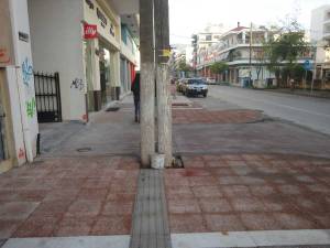 Κολόνα στη  διάβαση τυφλών