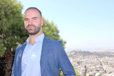 Ο Θάνος Γεωργούντζος στην "Ε": “Τα Μάρμαρα του Παρθενώνα δεν είναι ένα επικοινωνιακό πυροτέχνημα, είναι ουρανός”