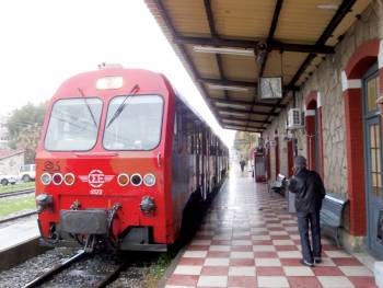 Εκδρομή με τρένο από Καλαμάτα στο Καλό Νερό