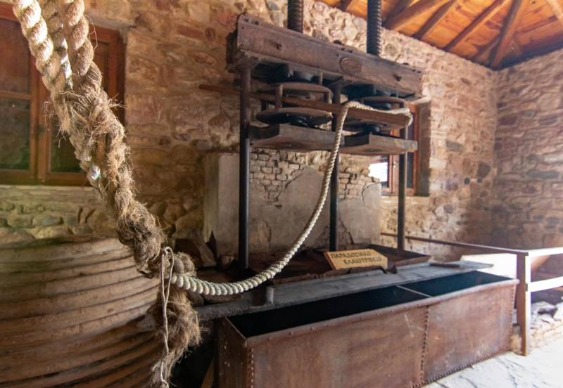 Επισκέψιμο το προβιομηχανικό ελαιοτριβείο στο Χαρακοπιό