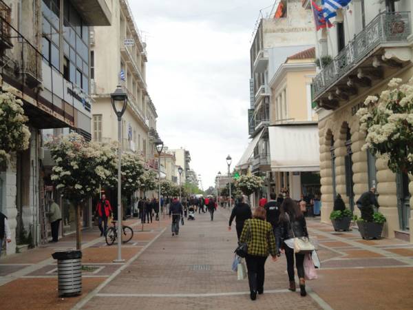 Κλείνουν τα καταστήματα στην Καλαμάτα για την κυριακάτικη αργία