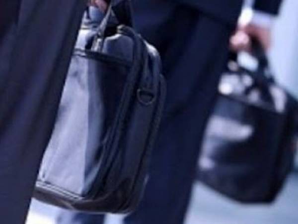 Παρίστανε τον εφοριακό και εξαπατούσε ηλικιωμένους στην Πυλία