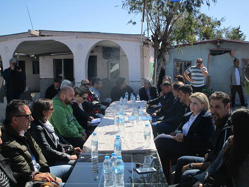 Καλαμάτα: 7 υποψήφιοι δήμαρχοι σε διάλογο με τους τσιγγάνους της Αγίας Τριάδας