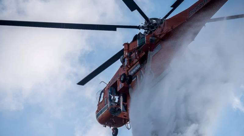 Πτώση ελικοπτέρου στη Σάμο: Θρήνος στην κηδεία του Θεόδωρου Βλάχου