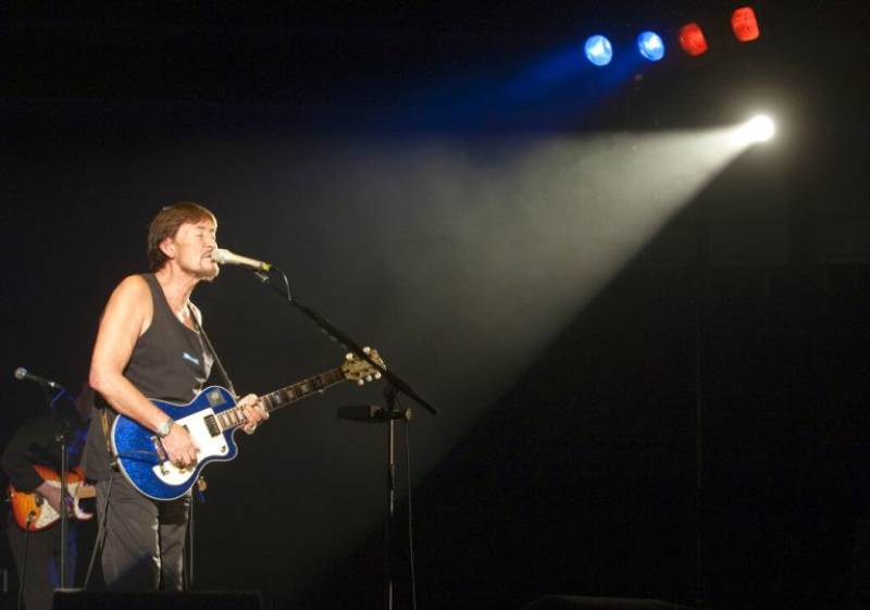 Πέθανε ο τραγουδιστής του “Driving Home for Christmas” Κρις Ρία