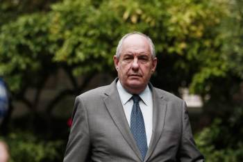 Ευθύνες Κουίκ στον Σαμαρά για αλλαγή του περιεχομένου του δημοψηφίσματος