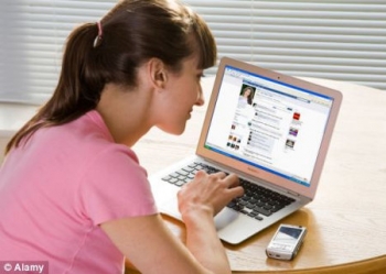 &quot;Φρένο&quot; Νίκα σε... Facebook και πασιέντζα στο Δήμο Καλαμάτας