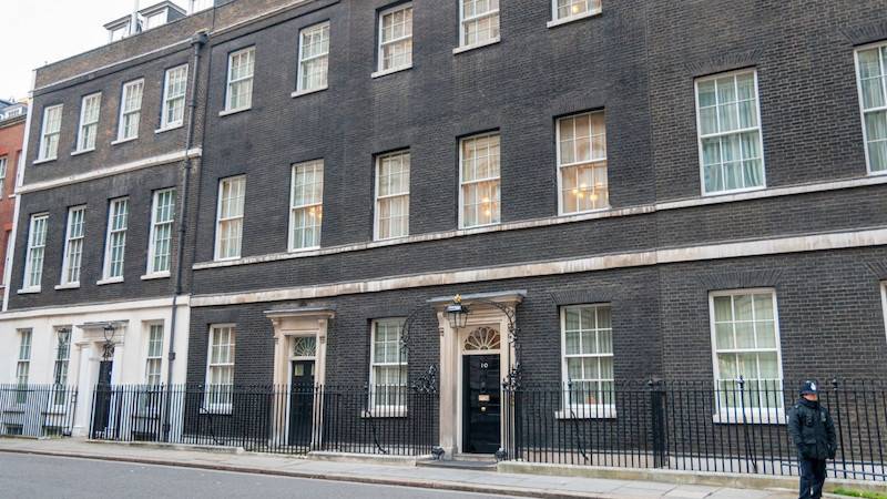 Βρετανία: Το μεσημέρι της Δευτέρας θα ανακοινωθεί ο νικητής της εσωκομματικής ψηφοφορίας που θα αναλάβει και την πρωθυπουργία της χώρας