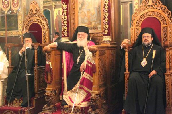 Αντίθετος με την αποκαθήλωση των εικόνων από τα σχολεία, ο αρχιεπίσκοπος Ιερώνυμος από το Αργος