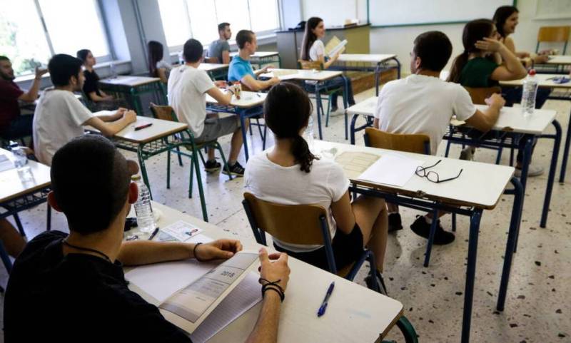 Με Νεοελληνική Γλώσσα ξεκίνησαν οι Πανελλαδικές για τα ΕΠΑΛ - Μαθητές της Κυπαρισσίας μιλούν στην «Ε»