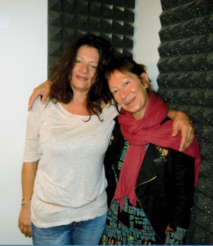 Η πρόεδρος της "Θεατρικής Διαδρομής" Μαρία Τούμπουρου και η ηθοποιός Μαρία Κατσανδρή