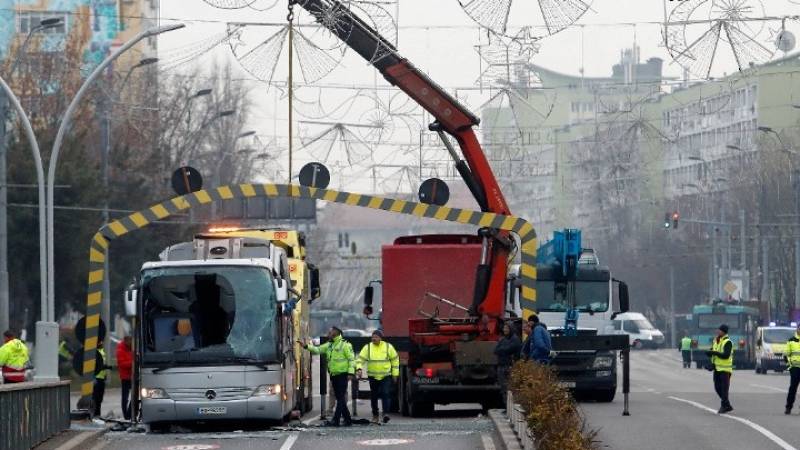 Δυστύχημα στο Βουκουρέστι: Σε κρίσιμη κατάσταση δύο τραυματίες (βίντεο)
