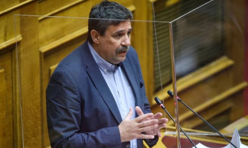 Ξανθός: Παρά τις κυβερνητικές διακηρύξεις δεν υπάρχει καμία πρόοδος στην υγειονομική κάλυψη των ατόμων με AIDS