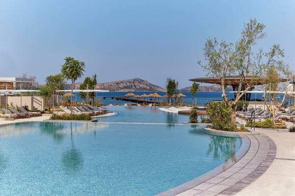 Μεσσηνία: Άνοιξε το W Costa Navarino στη Γιάλοβα