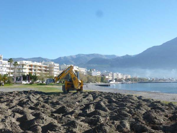 Γήπεδο ξυλορακέτας στην παραλία Καλαμάτας