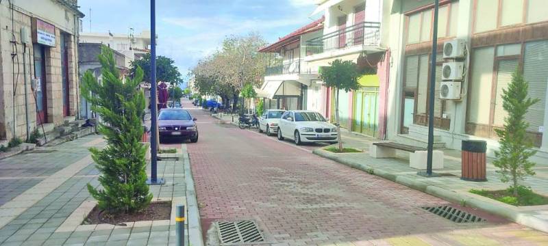 Κυπαρισσία: Κυκλοφορία, στάθμευση και κακοτεχνίες στο Open Mall - Τι επισημαίνει ο πρόεδρος του Εμπορικού Συλλόγου