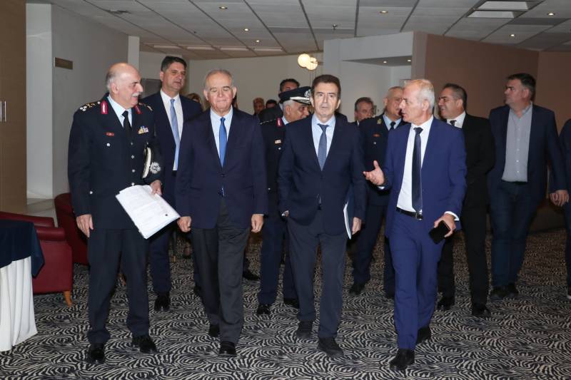 Υπογραφή μνημονίων 4 δημάρχων με Χρυσοχοΐδη: Η Μεσσηνία ο πρώτος νομός με κάμερες παντού! (βίντεο)