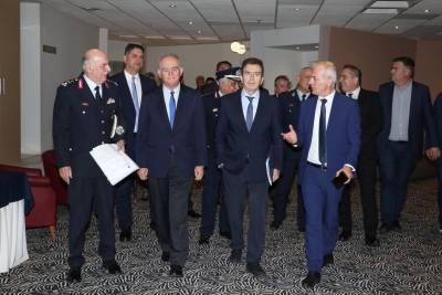 Υπογραφή μνημονίων 4 δημάρχων με Χρυσοχοΐδη: Η Μεσσηνία ο πρώτος νομός με κάμερες παντού! (βίντεο)