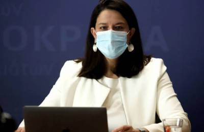 Κεραμέως: Στο τραπέζι ακόμα και η επέκταση του σχολικού έτους