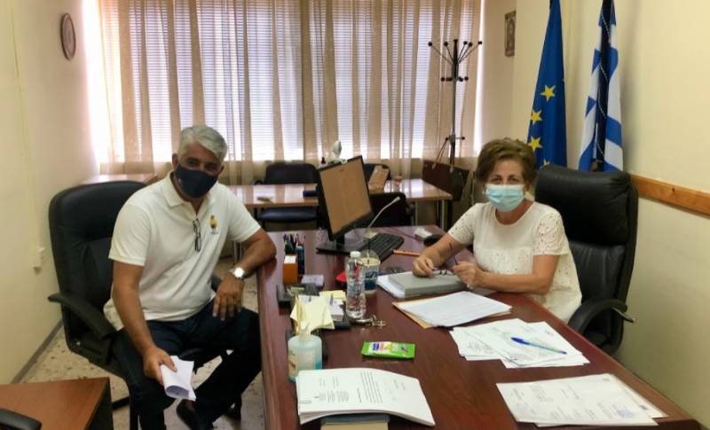 Καφαντάρης σε Σιούτη για Δημοτικά Σχολεία Κορώνης και Χώρας