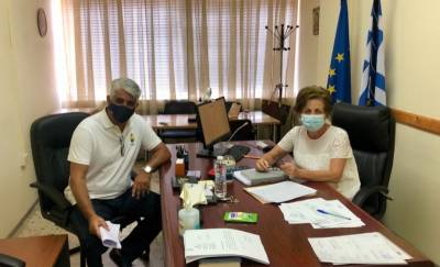 Καφαντάρης σε Σιούτη για Δημοτικά Σχολεία Κορώνης και Χώρας