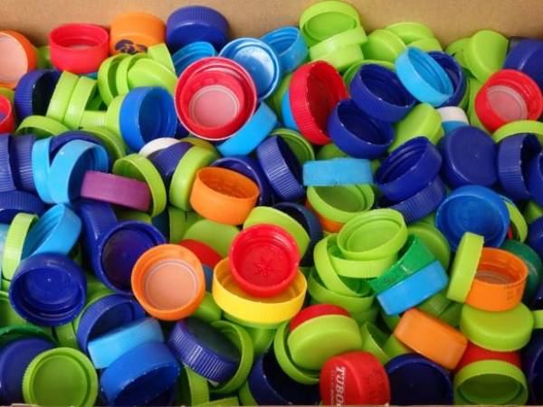 Καπάκια μπουκαλιών συγκεντρώνει ο Εμπορικός Σύλλογος Κυπαρισσίας