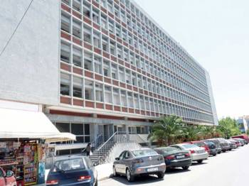 Αδεια κτήρια και σπατάλες για ενοίκια