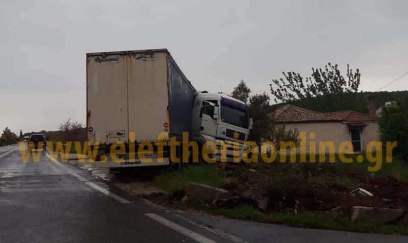Μεσσηνία: Νταλίκα... δίπλωσε στο Καλό Νερό - Τσακώνα