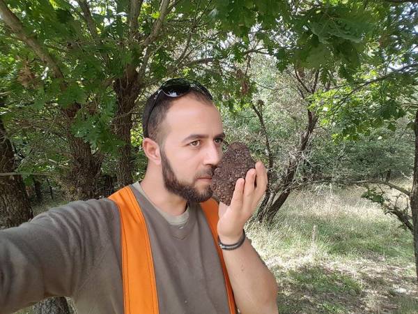 Η μεγαλύτερη για φέτος τρούφα στην Ελλάδα βρέθηκε στη Μεσσηνία (βίντεο-φωτογραφίες)