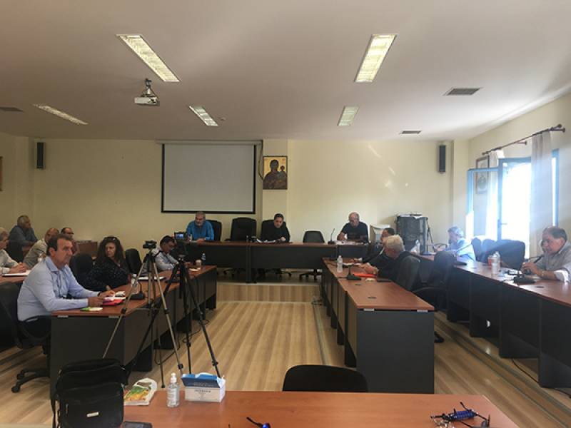 Επιστροφή του Δημοτικού Συμβουλίου Τριφυλίας με φωνές και έντονες αντιπαραθέσεις