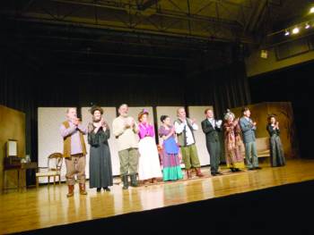 Νίκος Σπυρόπουλος: "Η Θεατρική Ομάδα Μεγαλόπολης λειτουργεί σαν μια μεγάλη παρέα"