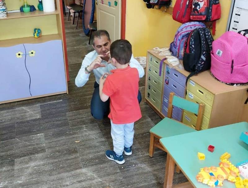 Ο Βασιλόπουλος σε Ειδικά Σχολεία της Καλαμάτας