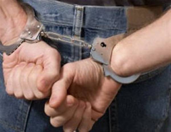Τον &quot;τσίμπησαν&quot; για κλοπή επίπλων και ηλεκτρικών συσκευών στην Ελαφόνησο