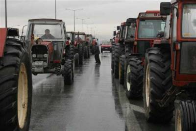 Ενισχύεται το μπλόκο του Ισθμού με αγρότες και από τη Μάνη