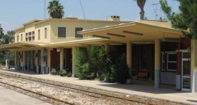 Εγκαινιάστηκε ο ανακαινισμένος παλιός σιδηροδρομικός σταθμός της Κορίνθου