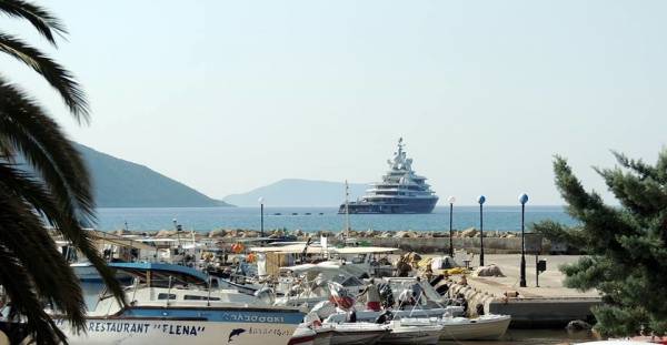 Το πολυτελές σκάφος &quot;Luna&quot; στη Φοινικούντα