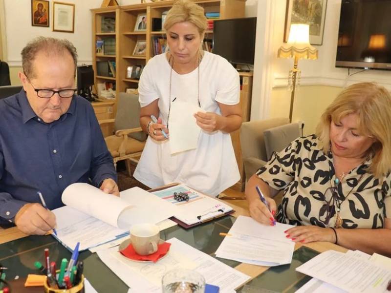 Το &quot;Παλλάδιον&quot; ανέλαβε την μεταφορά ασθενών με κορονοϊό σε ξενοδοχεία αναφοράς