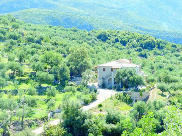 Μενινά: Ενας παράδεισος... «άνωθεν» της Καλαμάτας