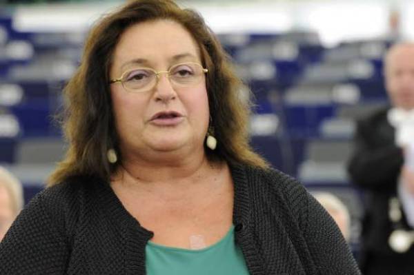 Πυρά Γιαννάκου κατά Σαμαρά: Μια ομαδούλα κυβερνούσε το κόμμα και έδινε εντολές