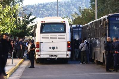 Στον ανακριτή 20 συλληφθέντες για τις τηλεφωνικές απάτες – Προφυλακίστηκαν 5 κατηγορούμενοι (βίντεο)