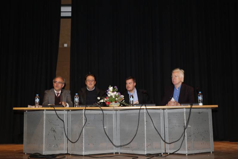 Παρουσιάστηκε στην Καλαμάτα βιβλίο του Γ. Καραμπελιά για το δημοτικό τραγούδι